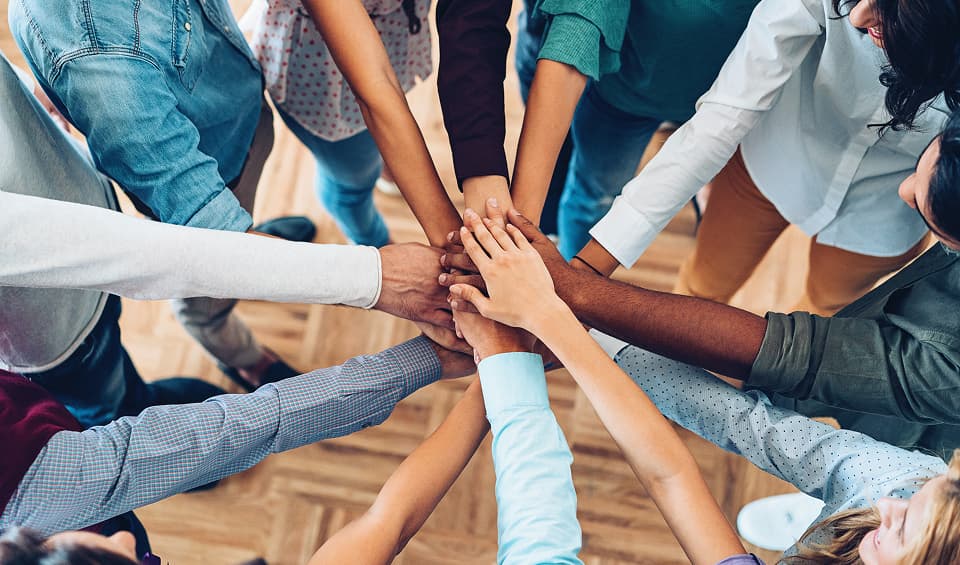 hero-diversehands-mobile