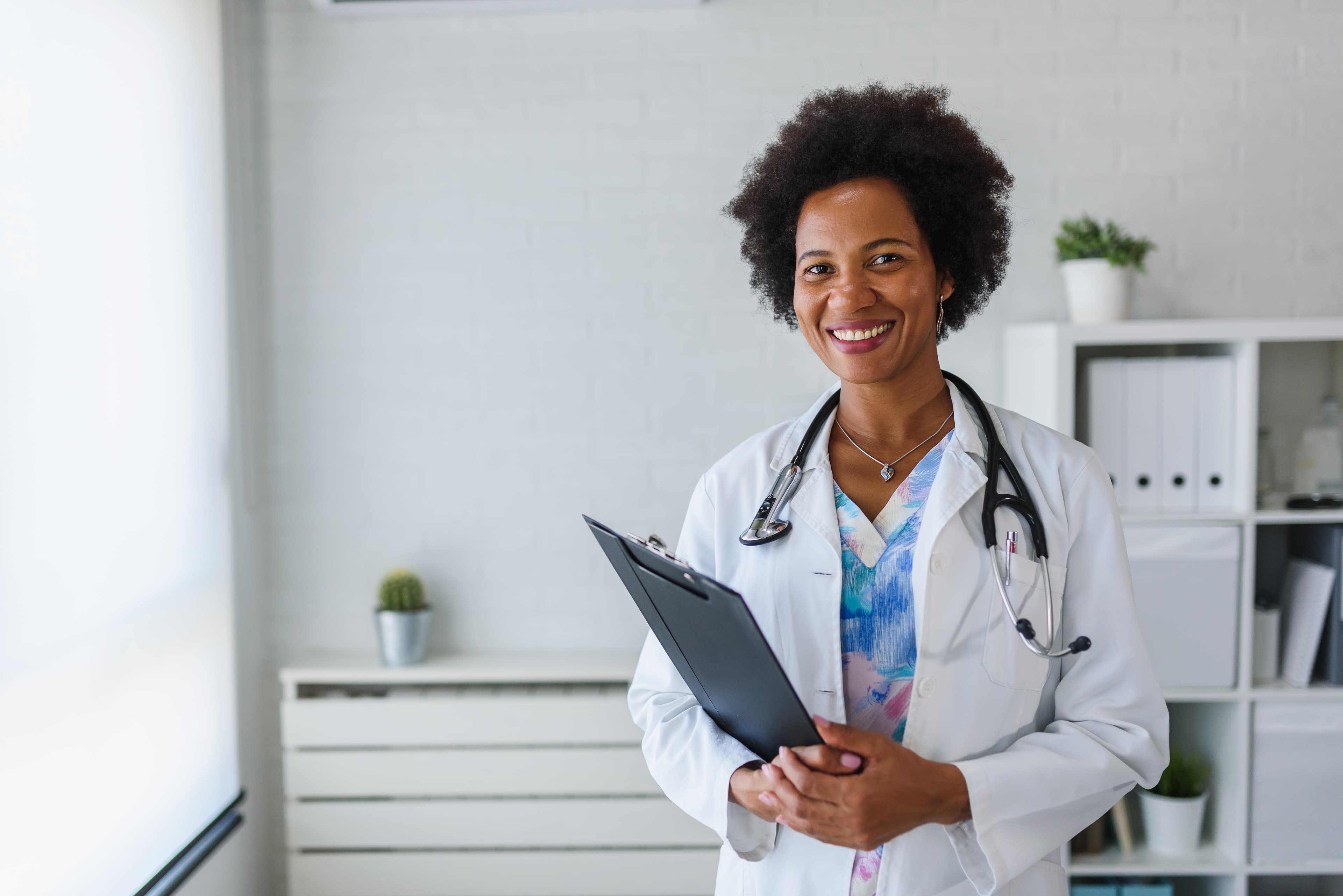 308959677_Medical Pharmacy_Doctor smile