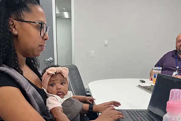 cute-baby-with-mom-2