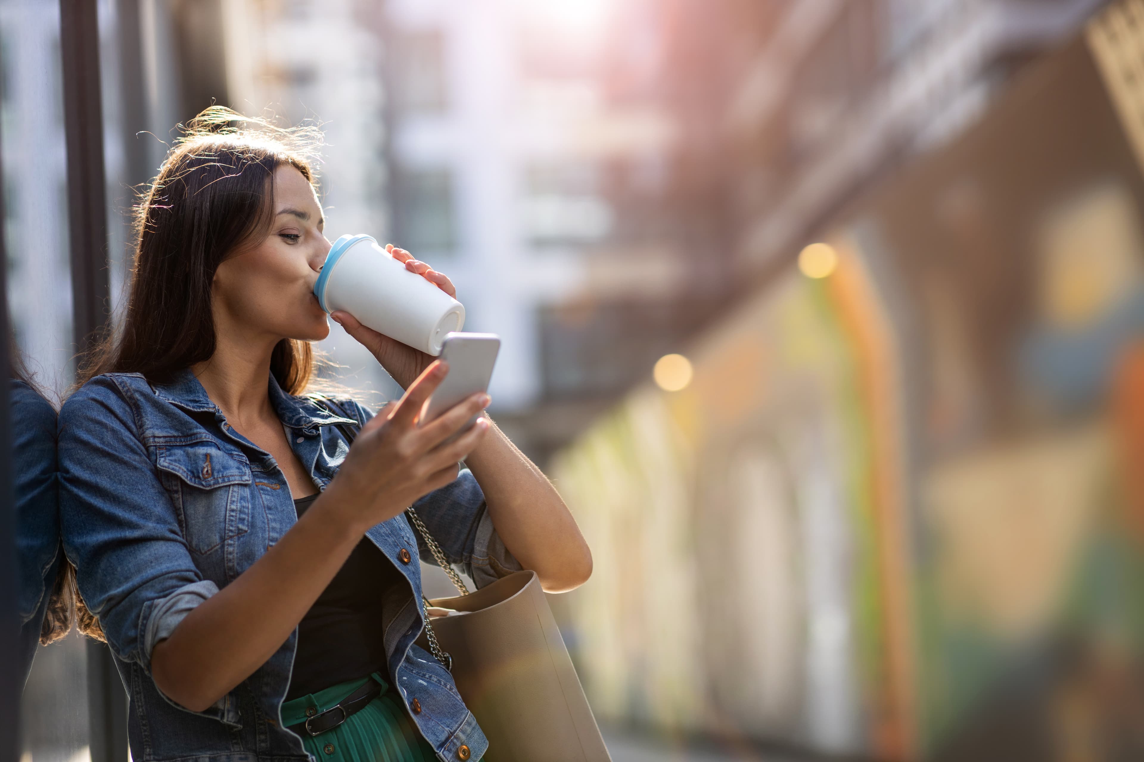 292193651_Individuals_Drinking coffee