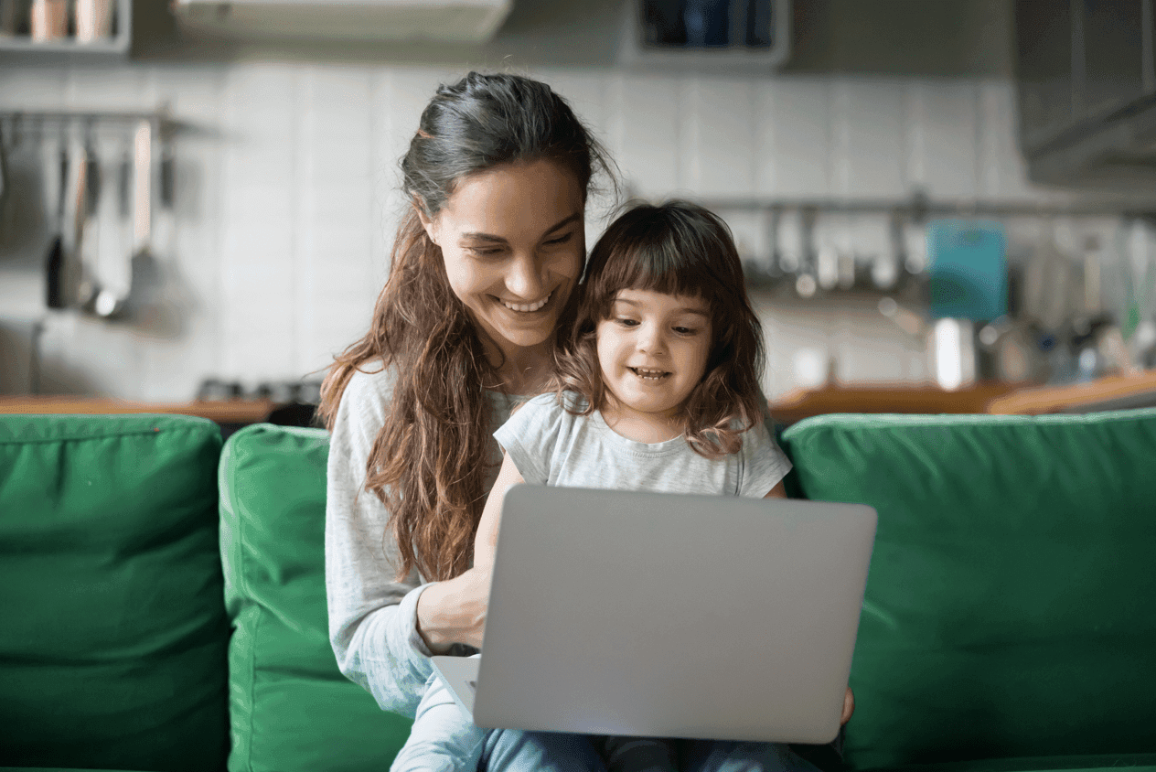1063760170xlmomanddaughteronlaptop2x