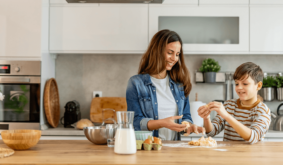 1992614-25 IU65 Webpage Covers_Mom and son_960x560