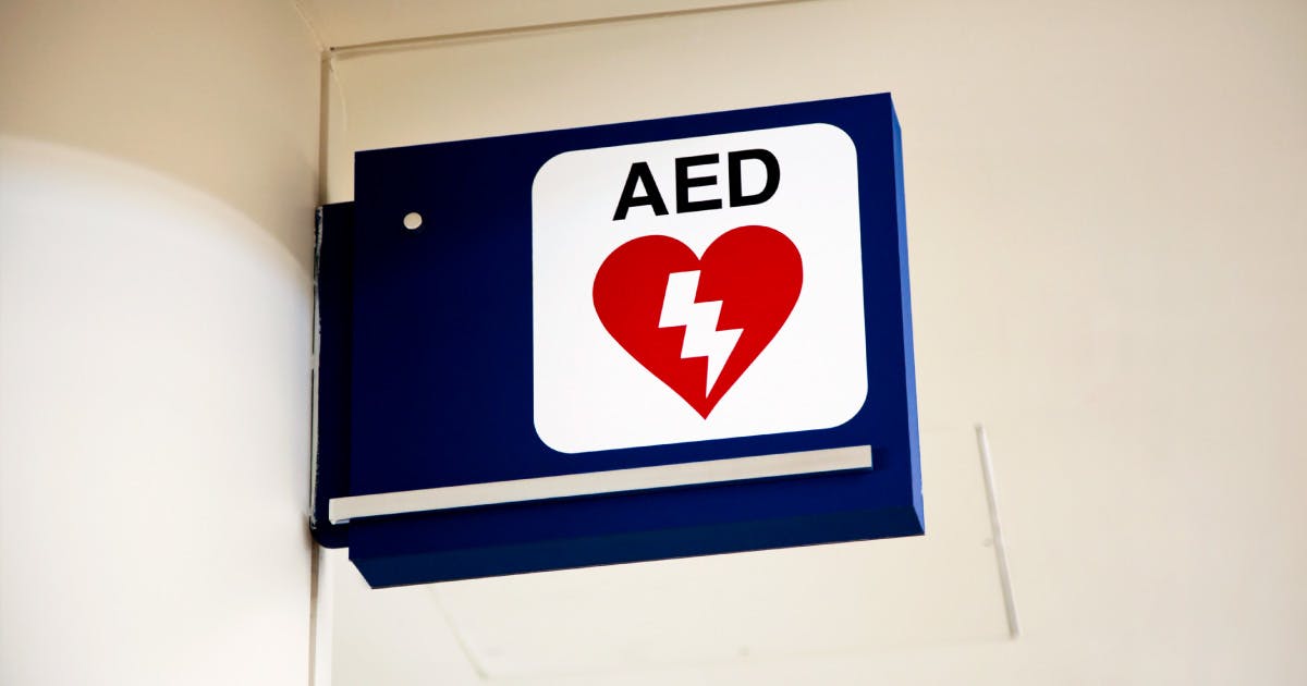 Photo of a wall sign for an AED device.